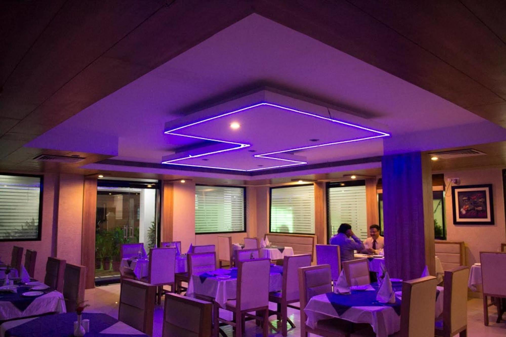 Oyo 1359 Hotel Best Inn Bhubaneswar Exterior photo