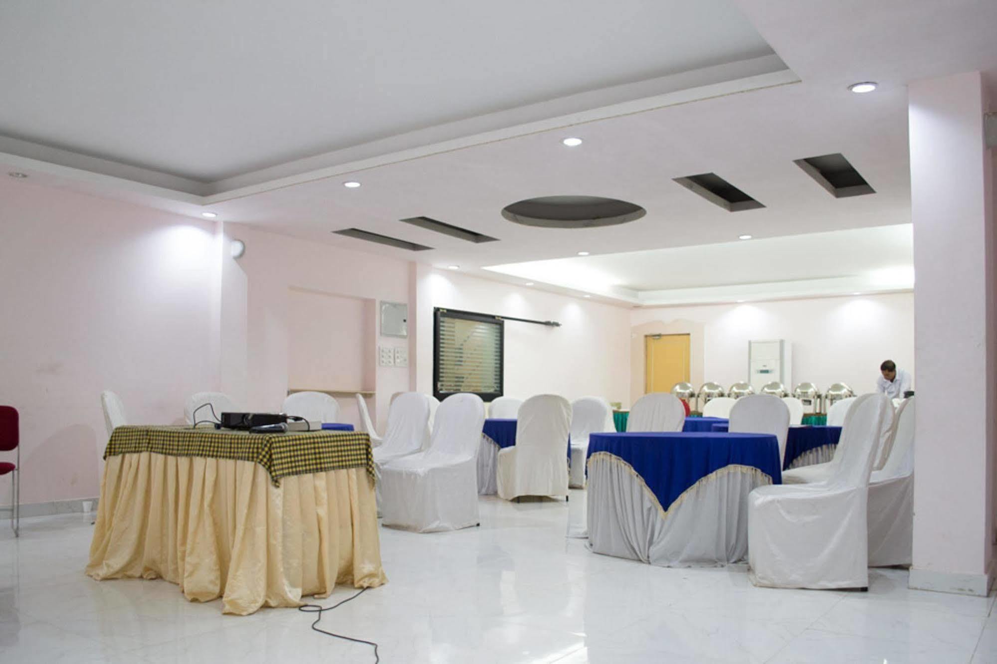 Oyo 1359 Hotel Best Inn Bhubaneswar Exterior photo
